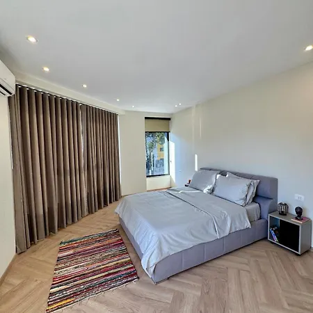 Brand New Bright & Stylish *