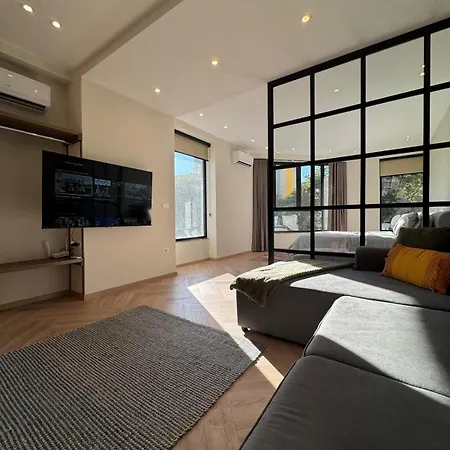 Apartman Brand New Bright & Stylish *