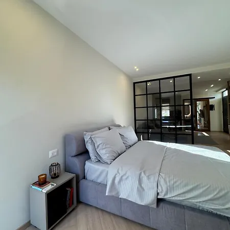 Brand New Bright & Stylish Apartman *